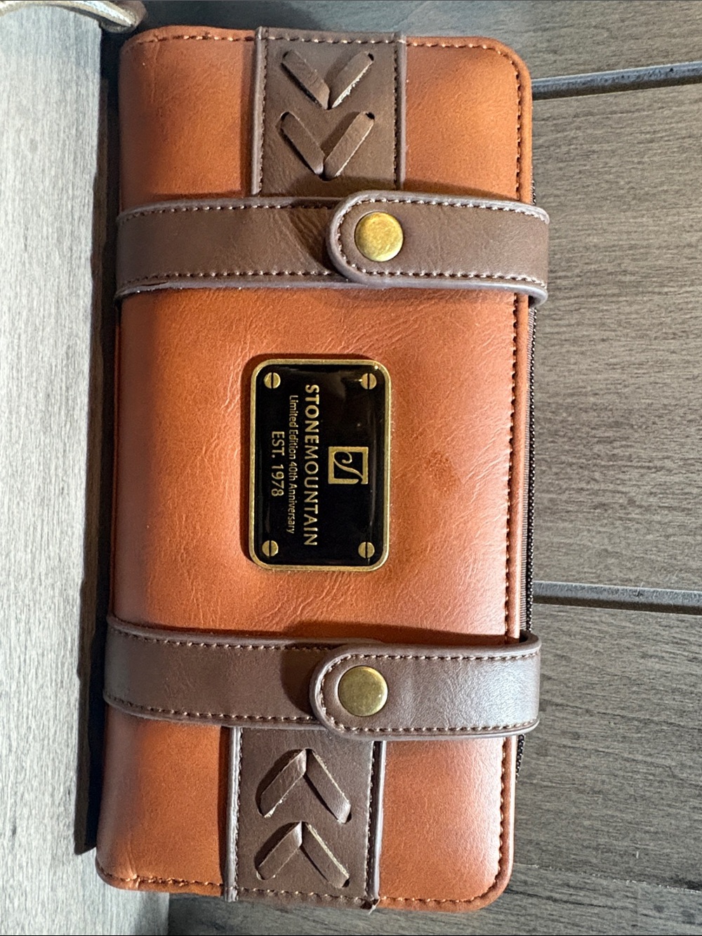 Stone Mountain Accessories Tan and Brown Leather Zip Wallet with Branded Plaque